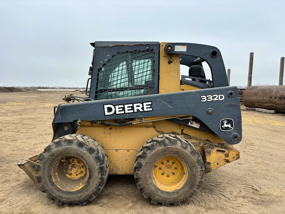 John Deere 332D