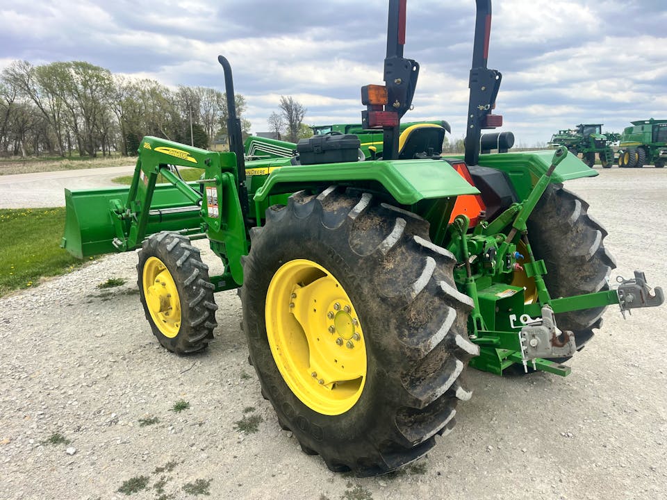 John Deere 5065E