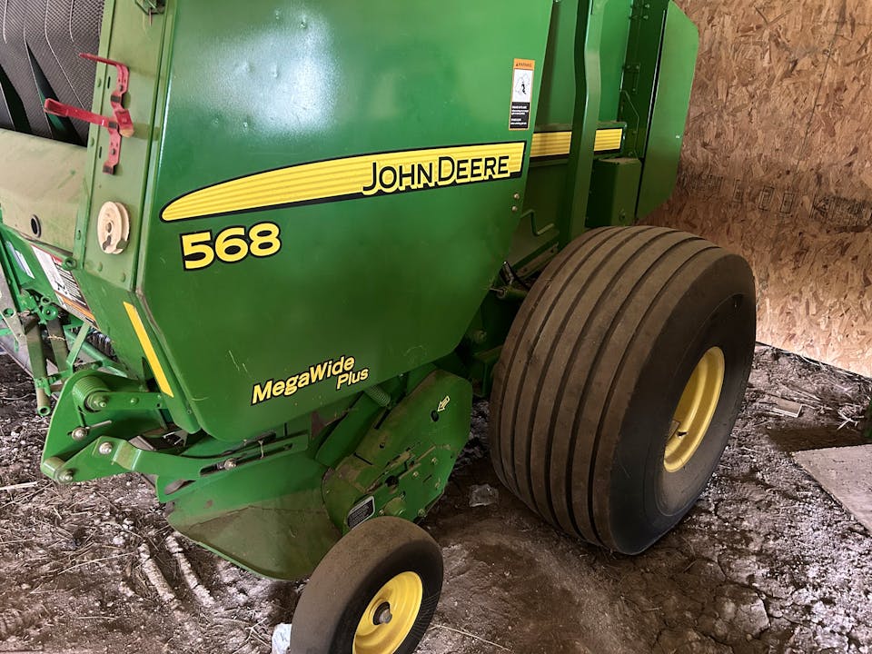 John Deere 568