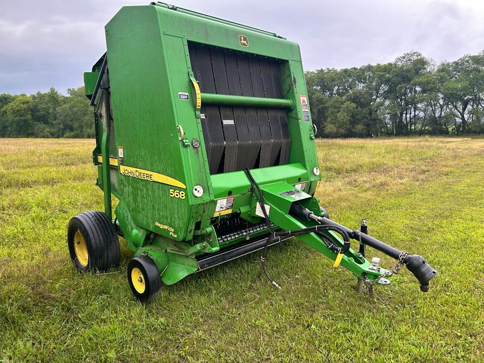 John Deere 568