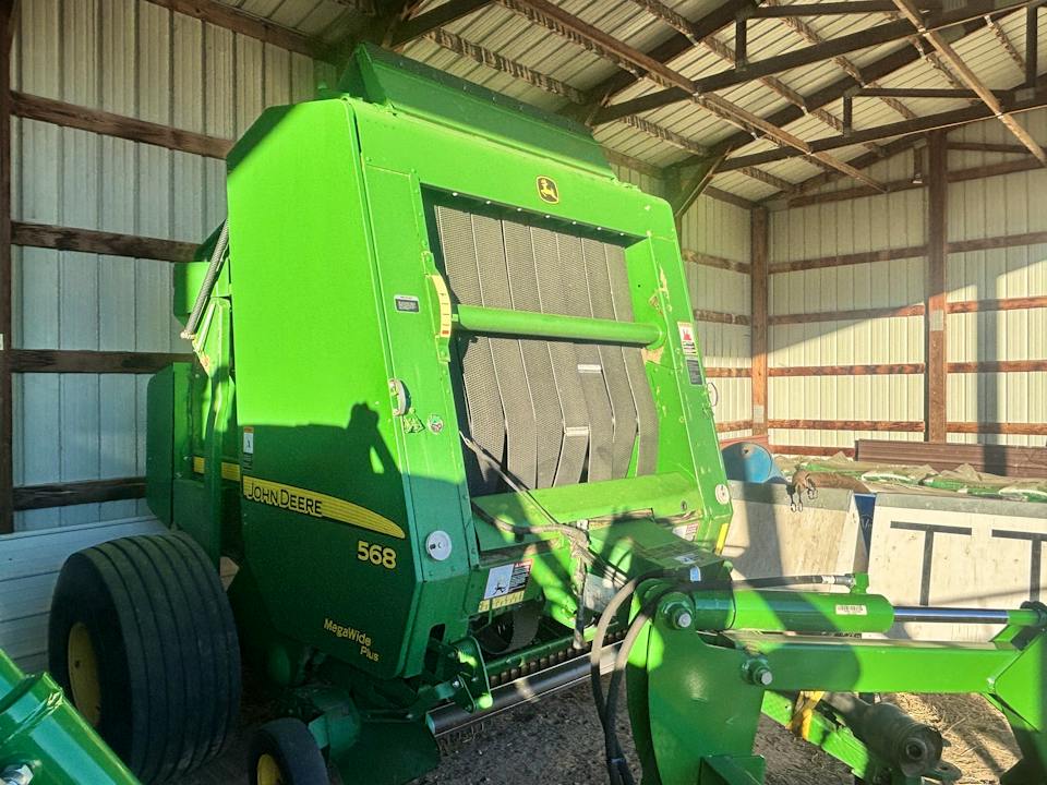 John Deere 568