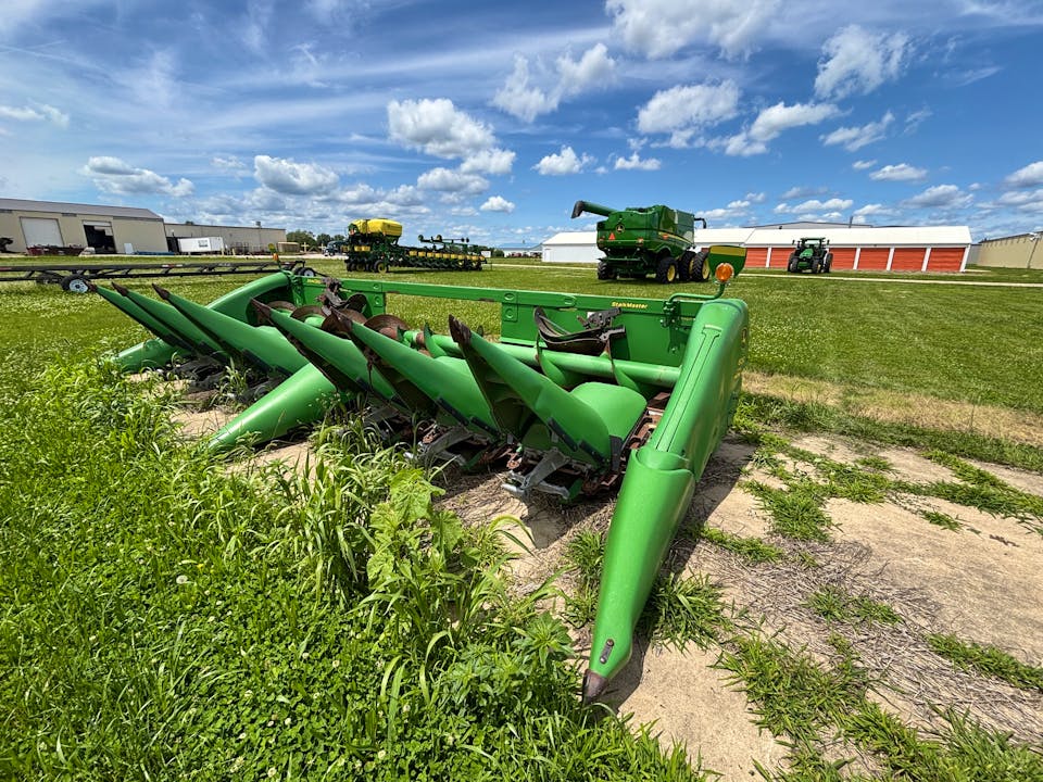 John Deere 608C