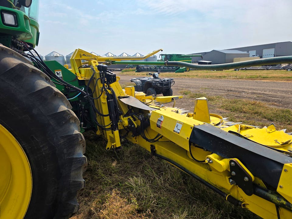 John Deere 690