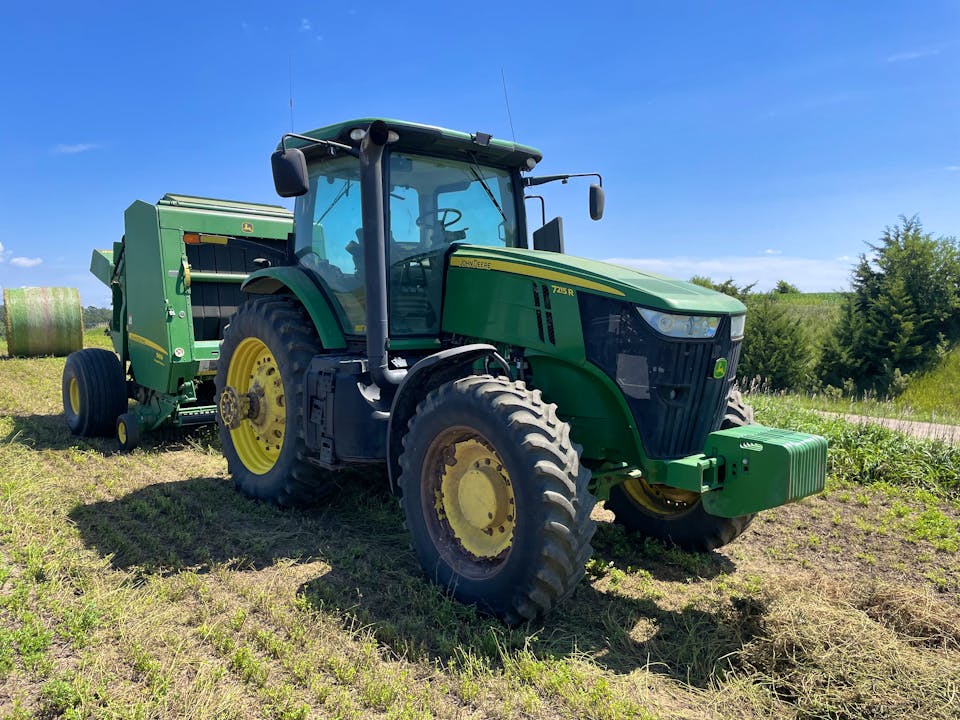 John Deere 7215R