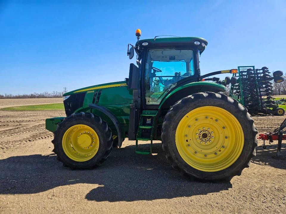 John Deere 7215R