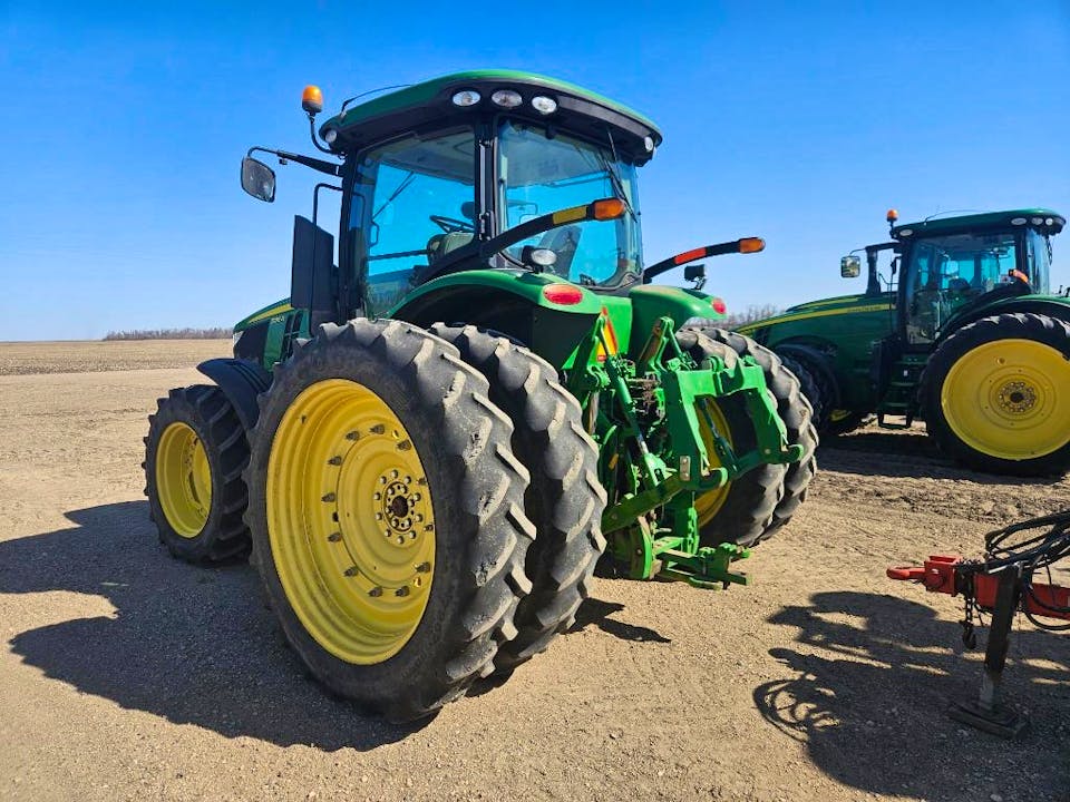 John Deere 7215R
