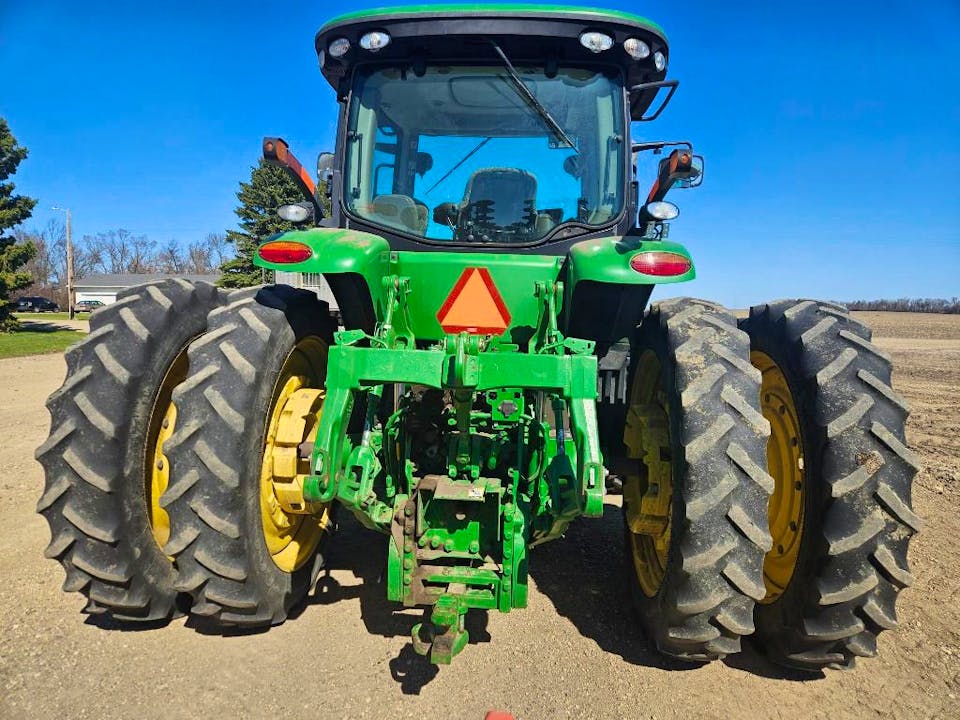 John Deere 7215R