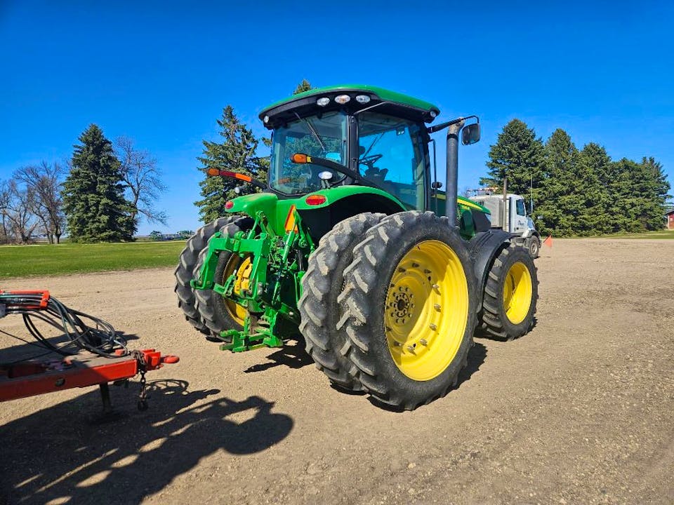 John Deere 7215R