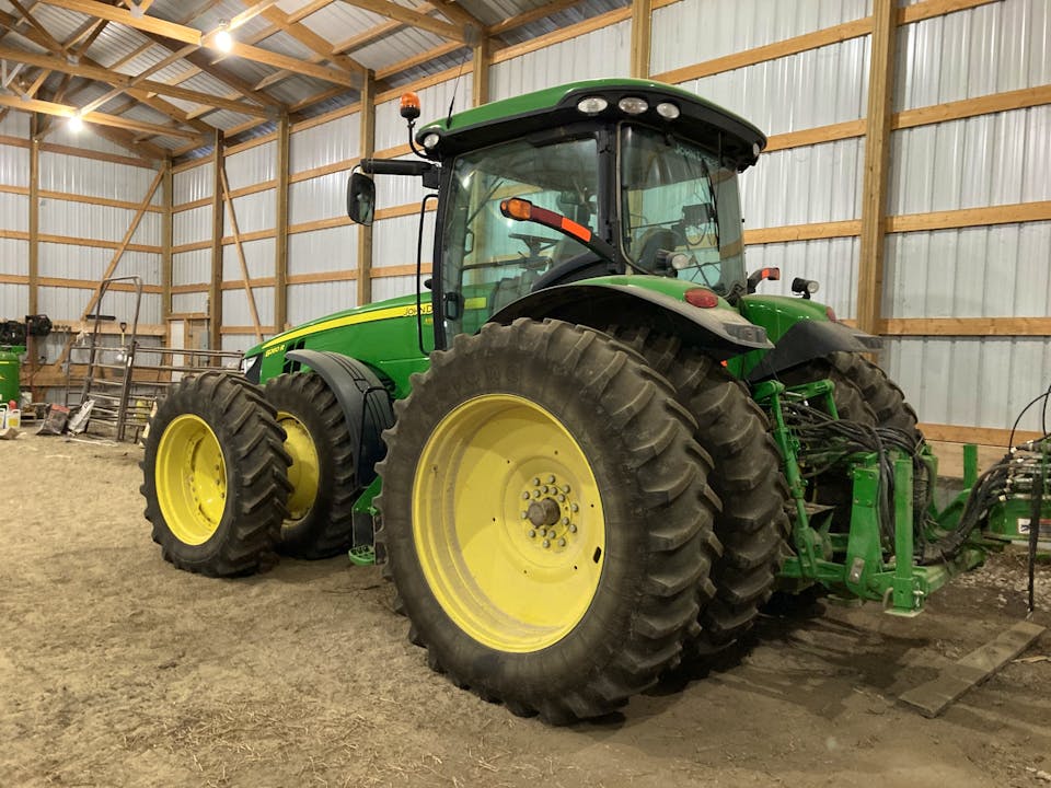 John Deere 8260R