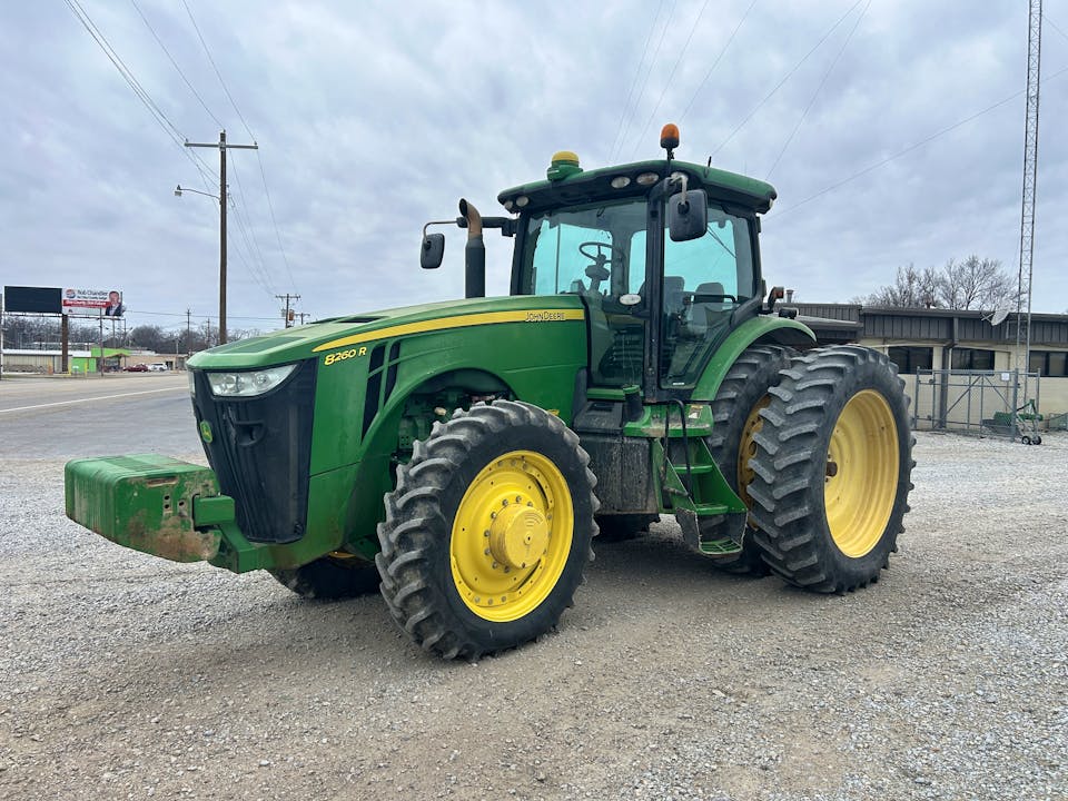 John Deere 8260R