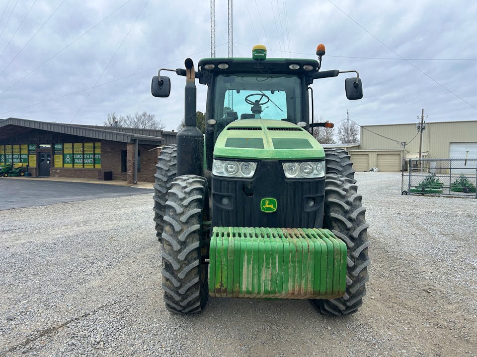 John Deere 8260R