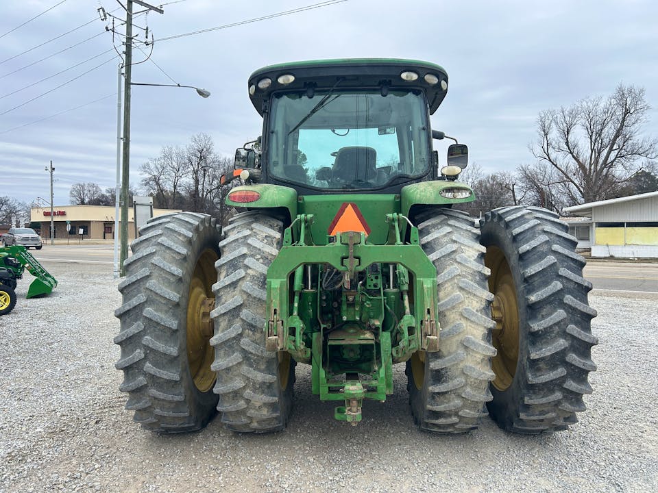 John Deere 8260R