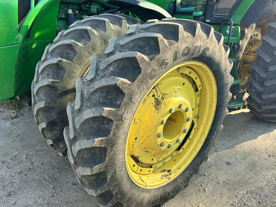 John Deere 8335R