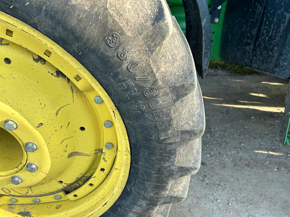 John Deere 8335R