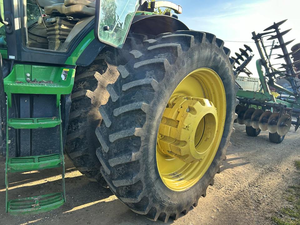 John Deere 8335R