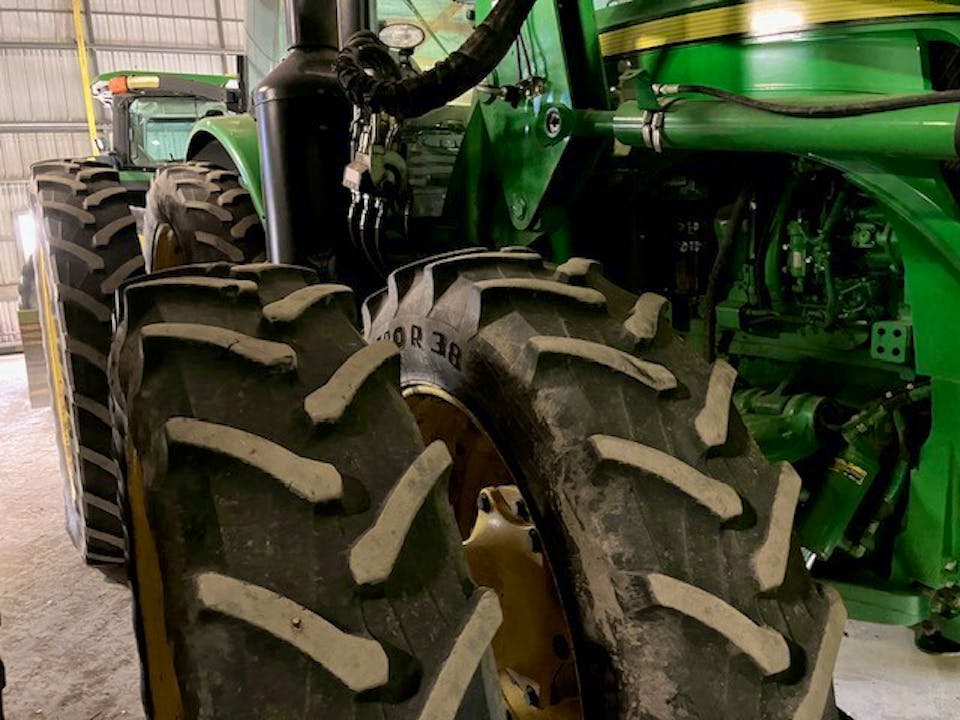 John Deere 8335R