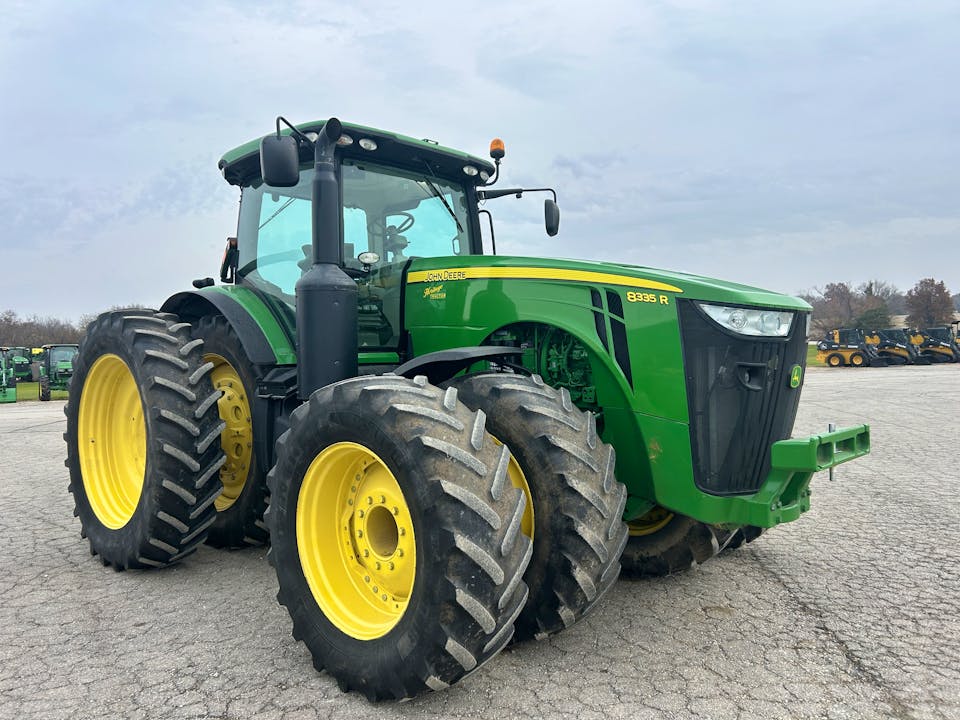 John Deere 8335R