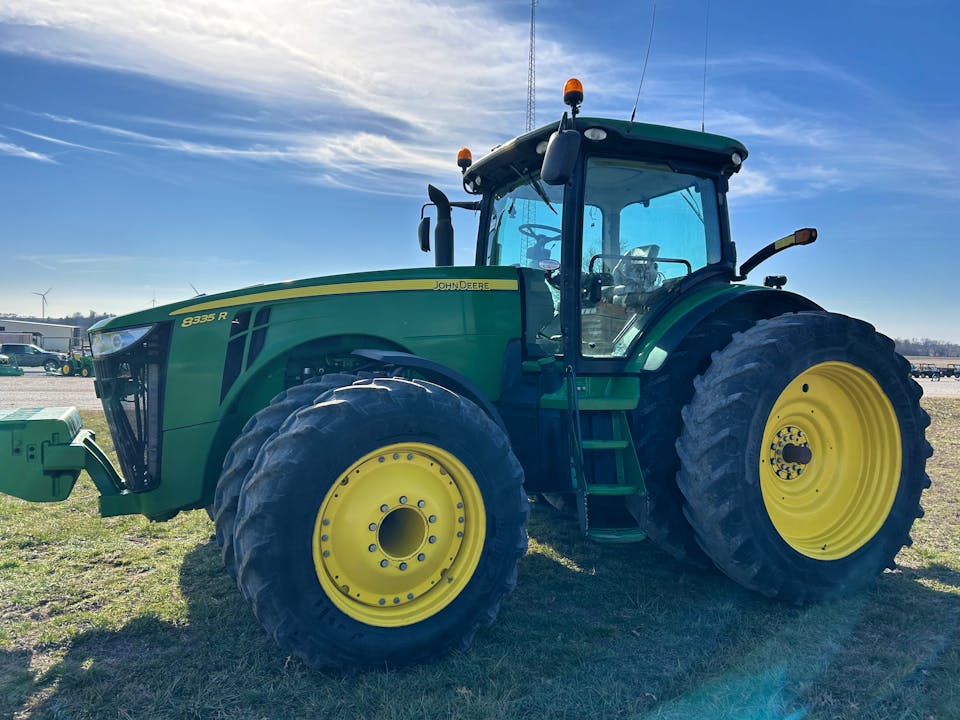 John Deere 8335R