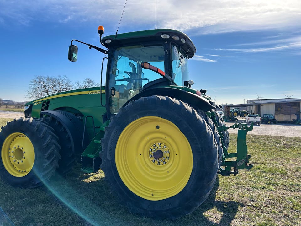 John Deere 8335R