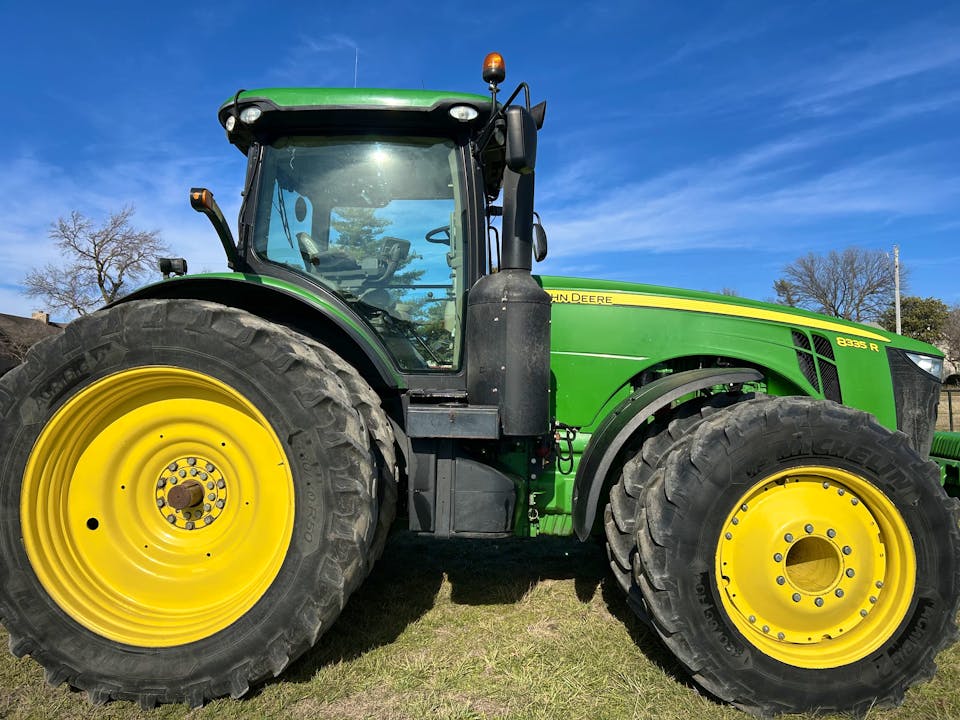 John Deere 8335R