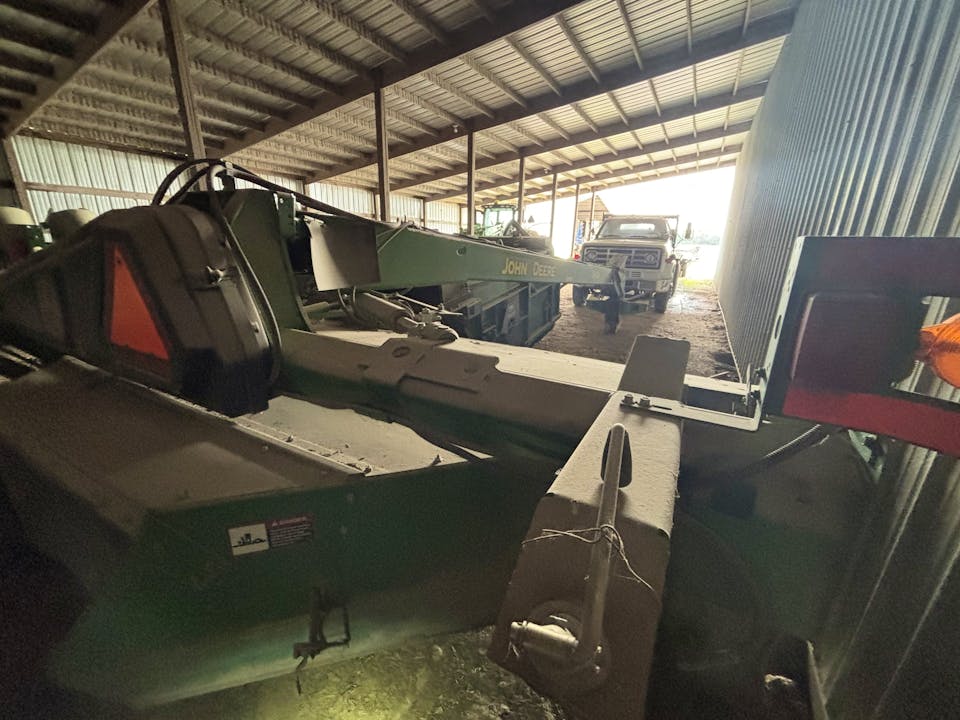 John Deere 946