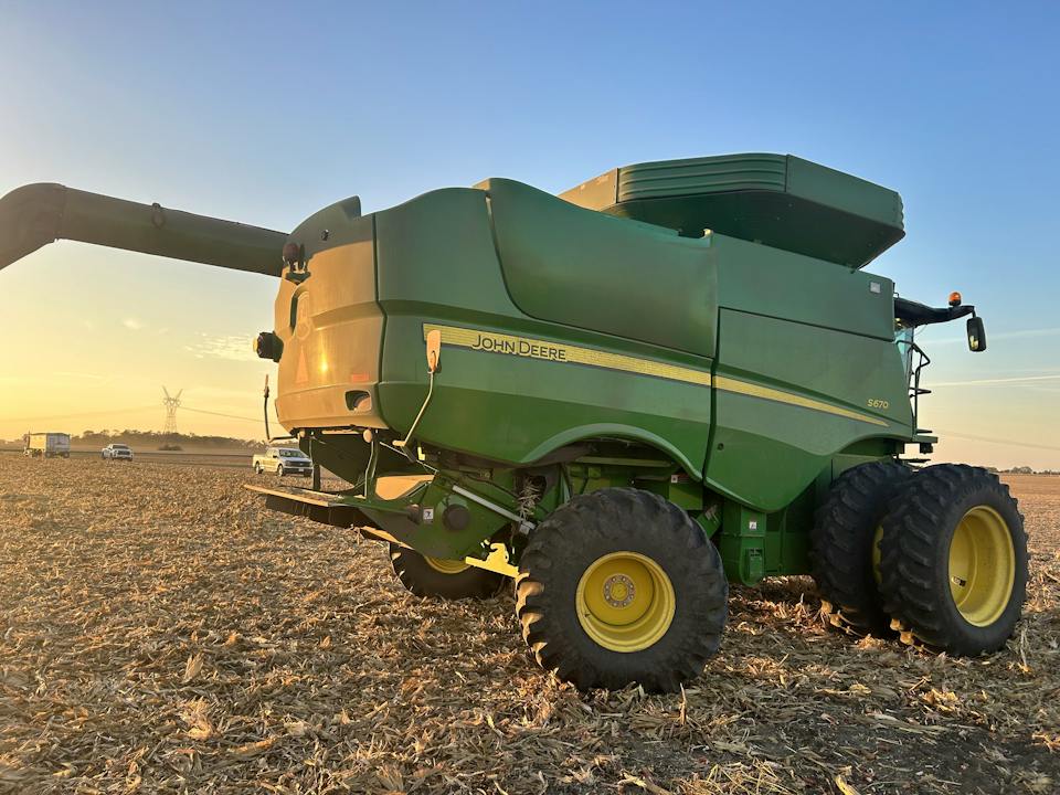 John Deere S670