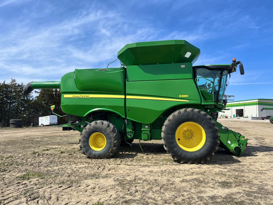 John Deere S680