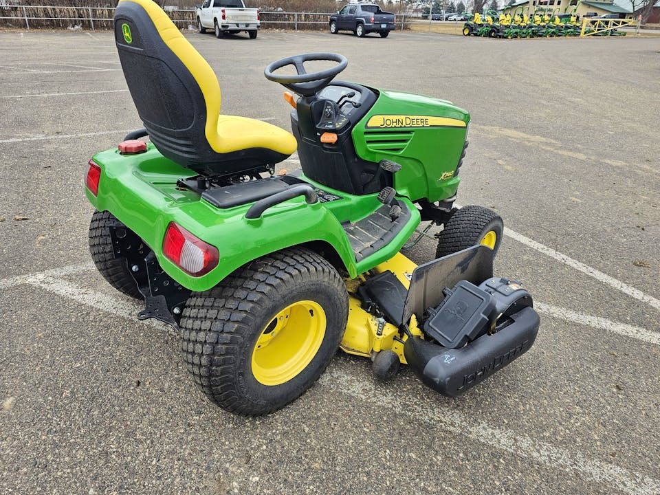 John Deere X740