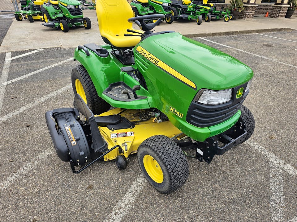 John Deere X740