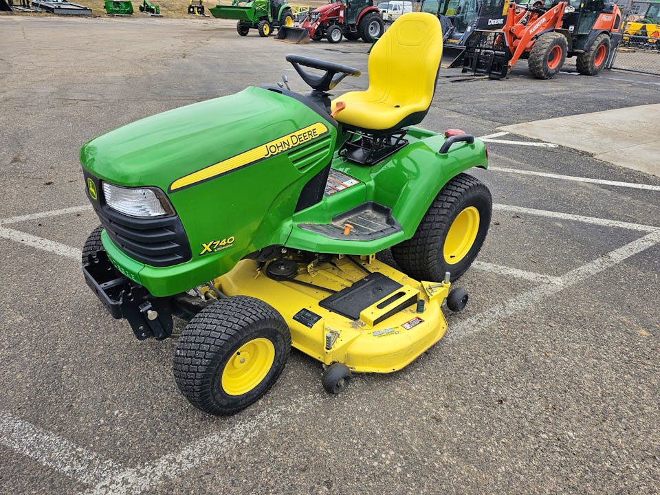 John Deere X740