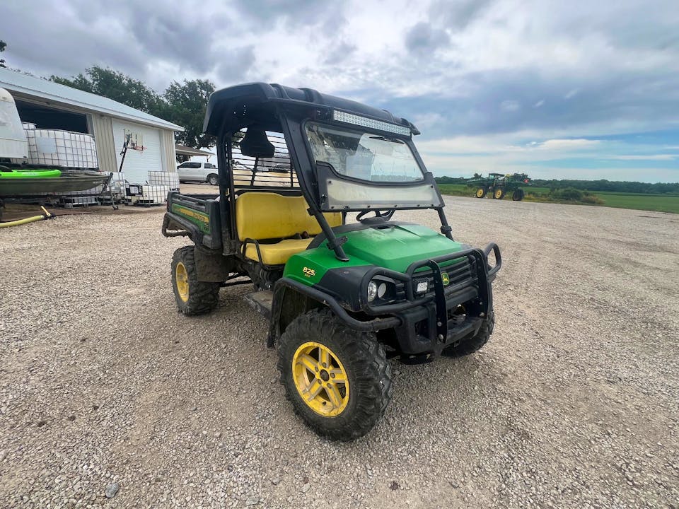 John Deere XUV825I GREEN