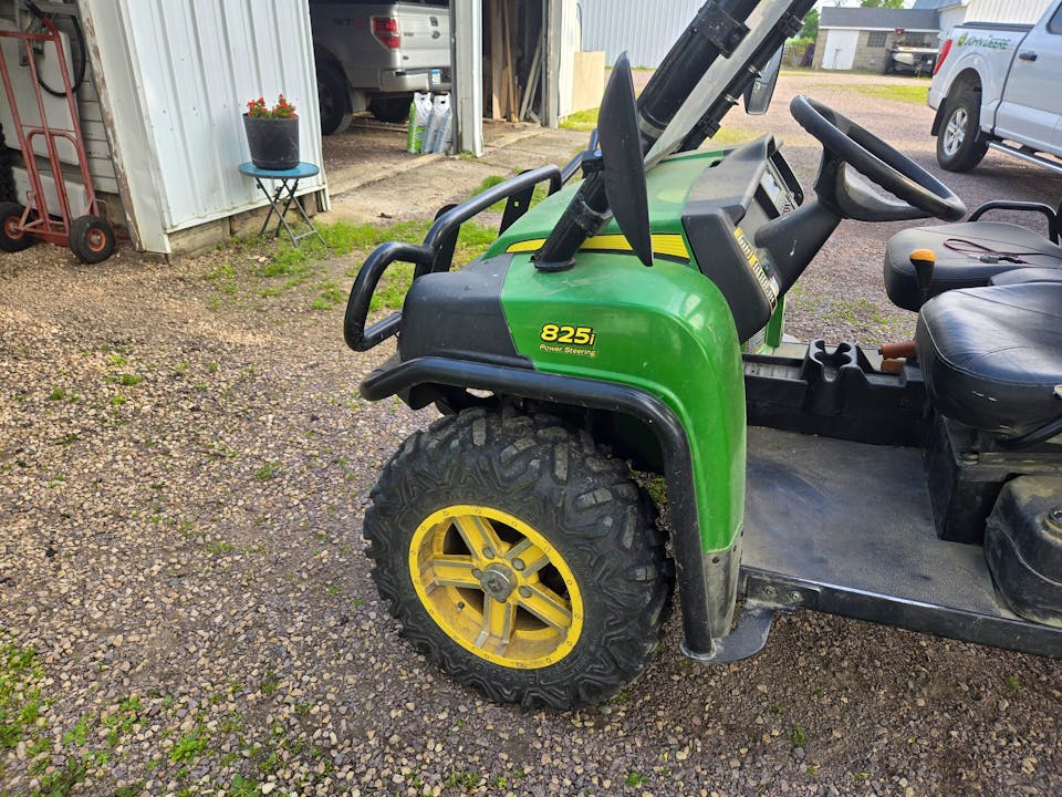 John Deere XUV825I GREEN