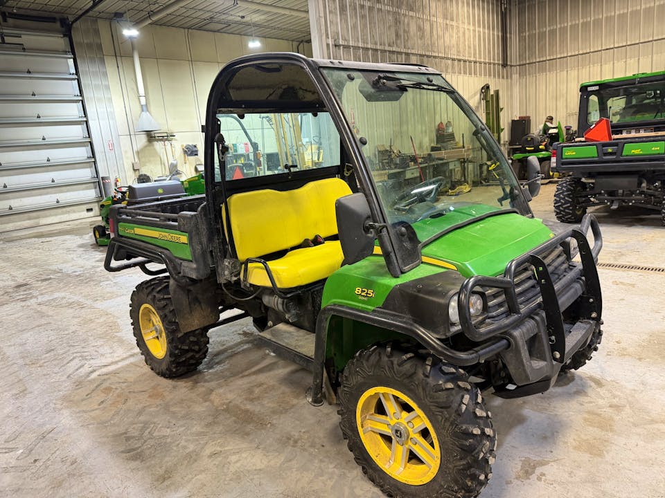 John Deere XUV825I GREEN