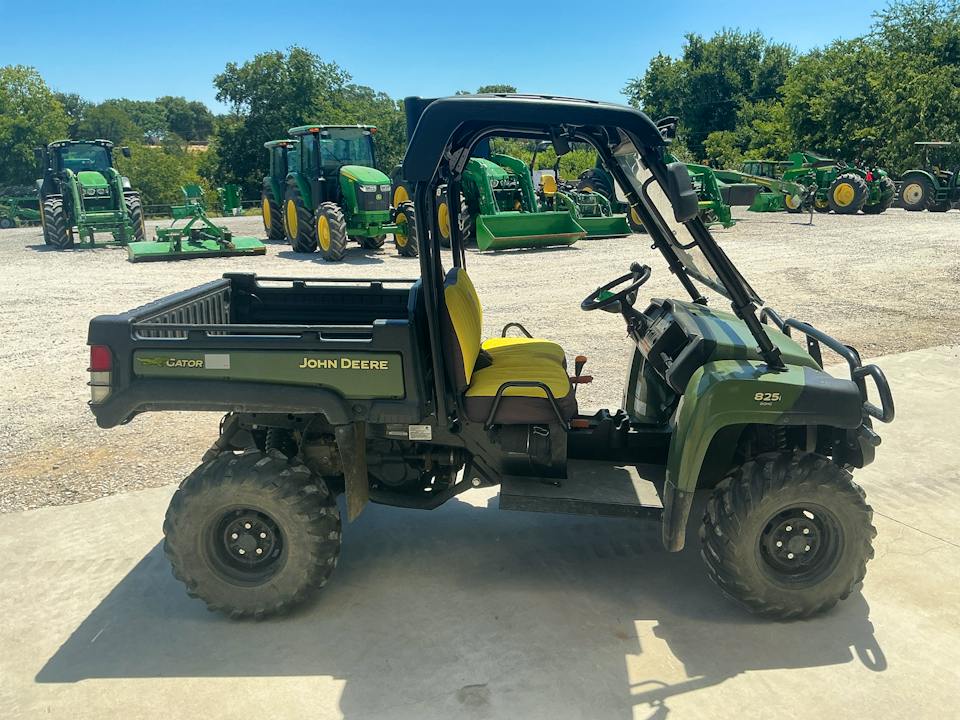 John Deere XUV825I OLIVE