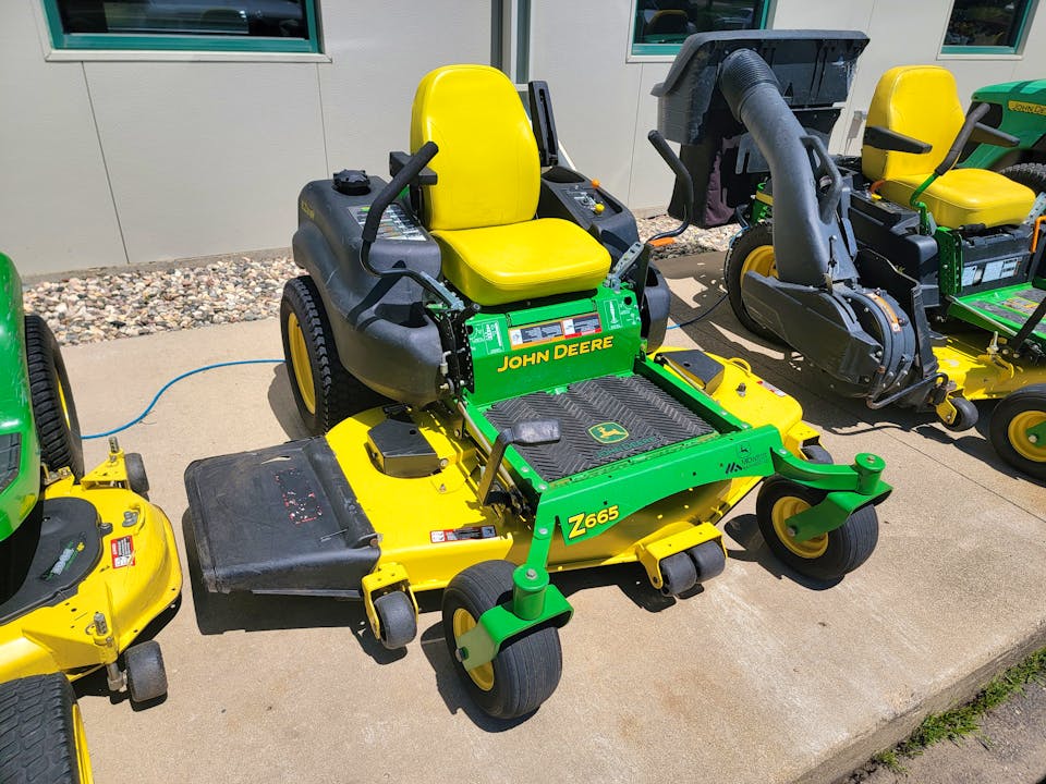 John Deere Z665