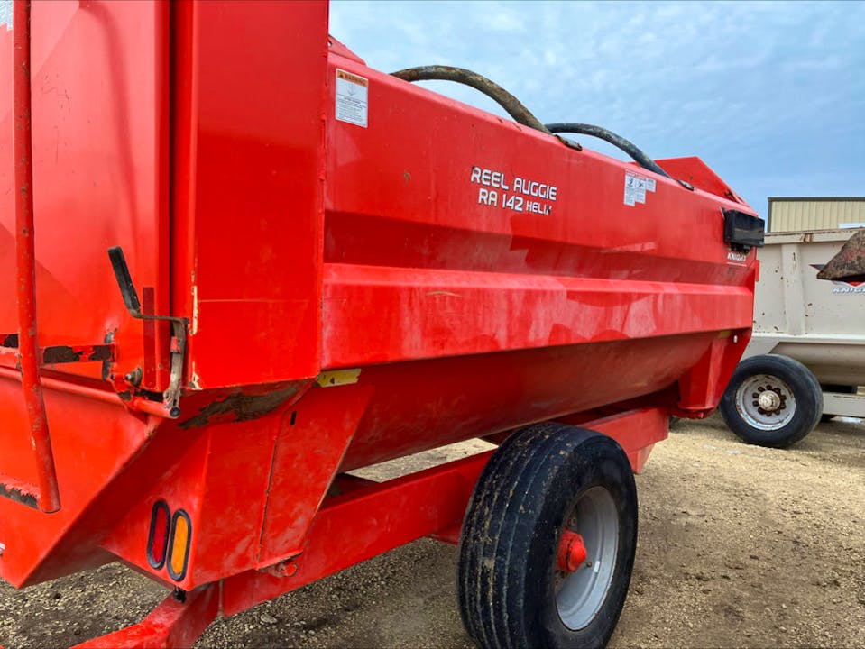 KUHN KNIGHT RA142 FEED WAGON