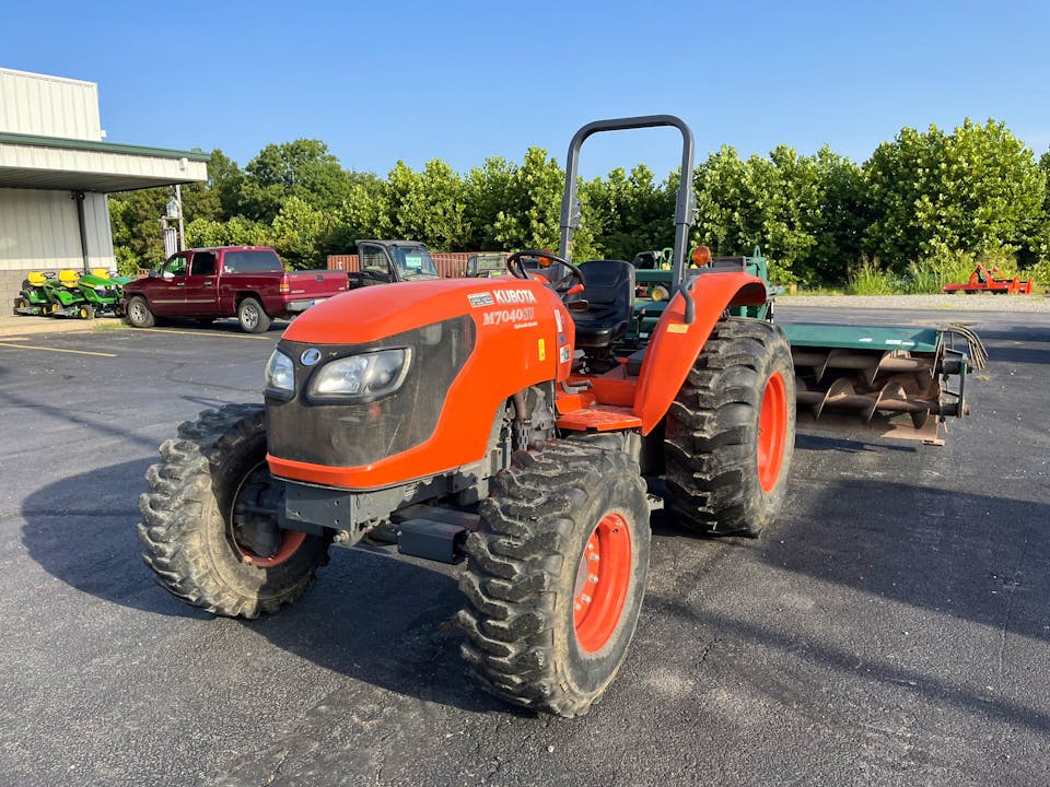 Kubota M7040