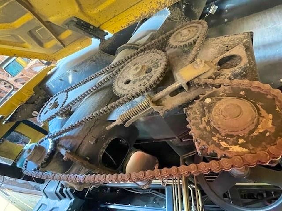 New Holland CR7090