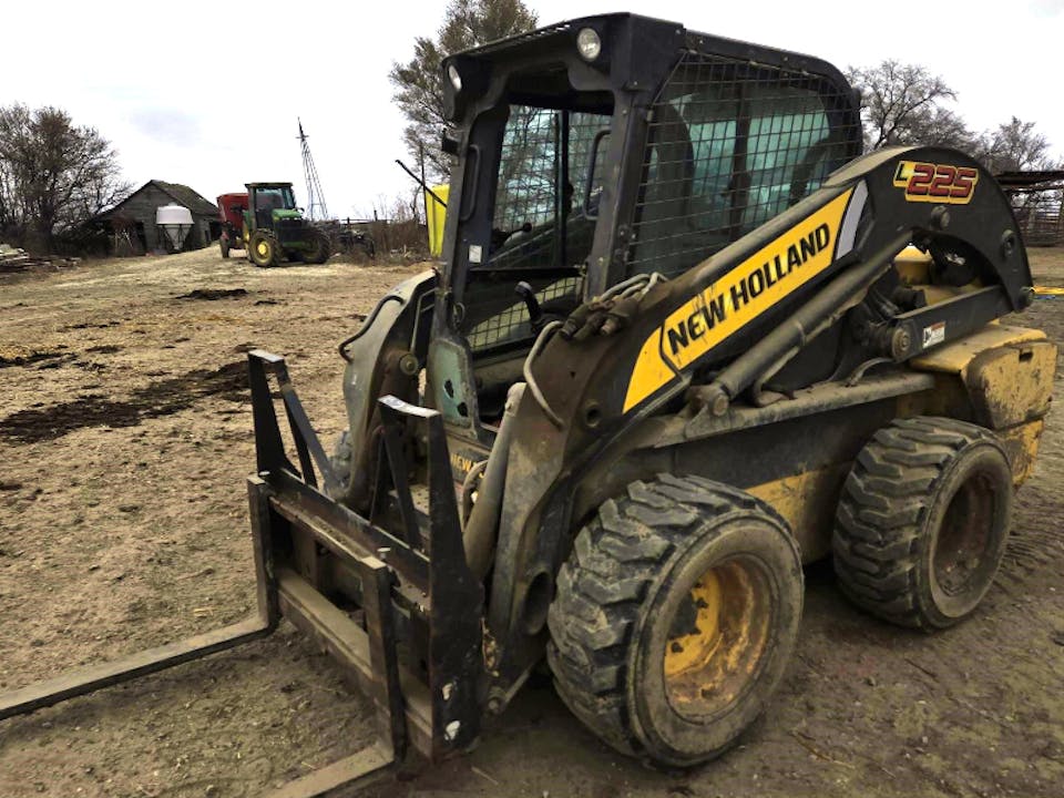 NEW HOLLAND L225