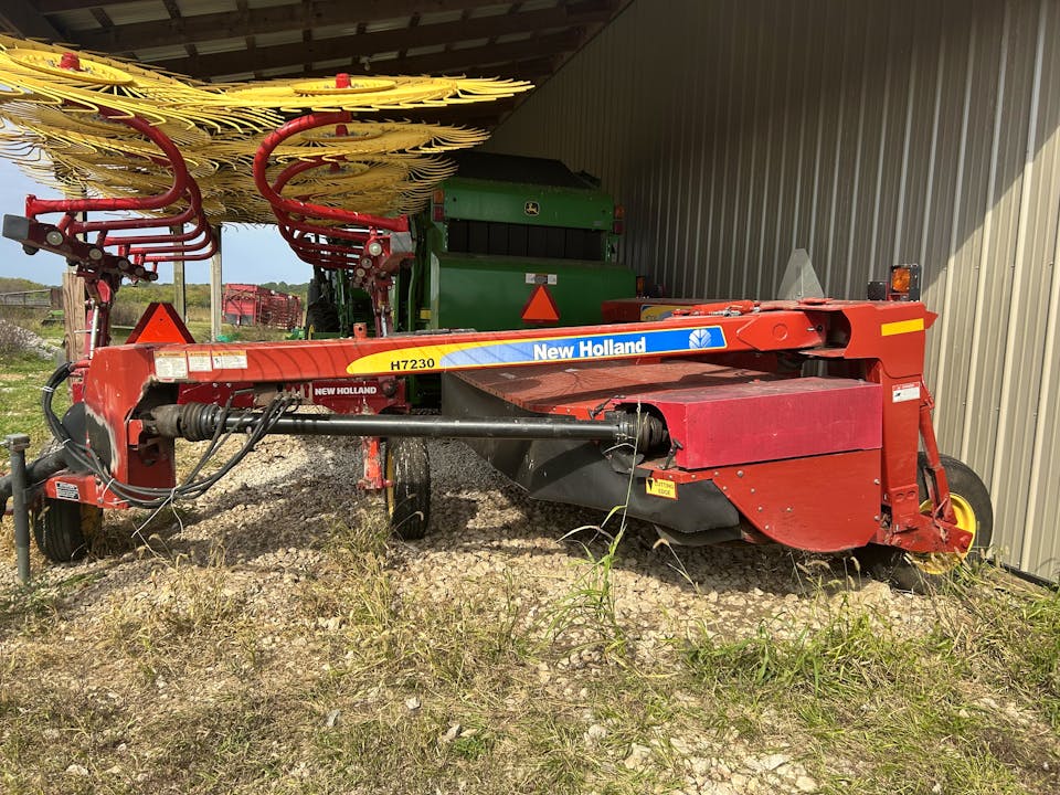 New Holland H7230