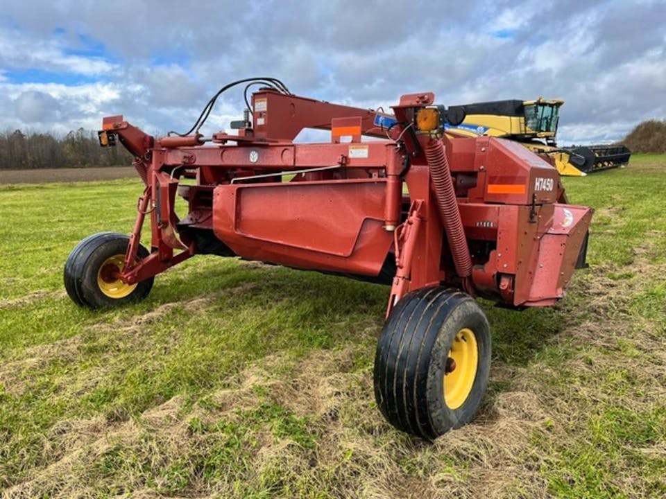 New Holland H7450