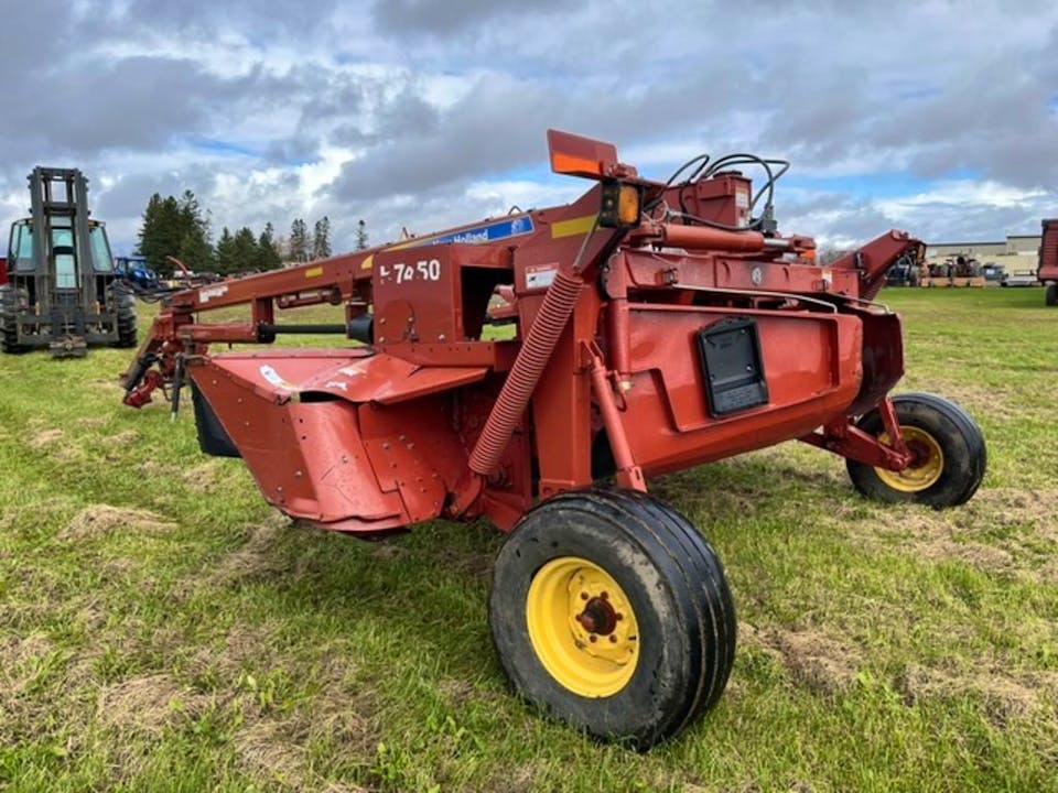 New Holland H7450