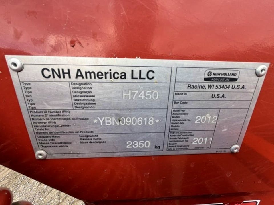 New Holland H7450