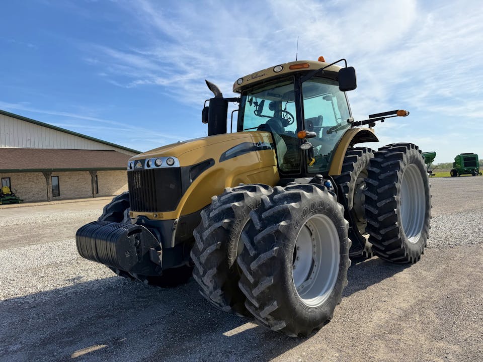 Challenger MT675D