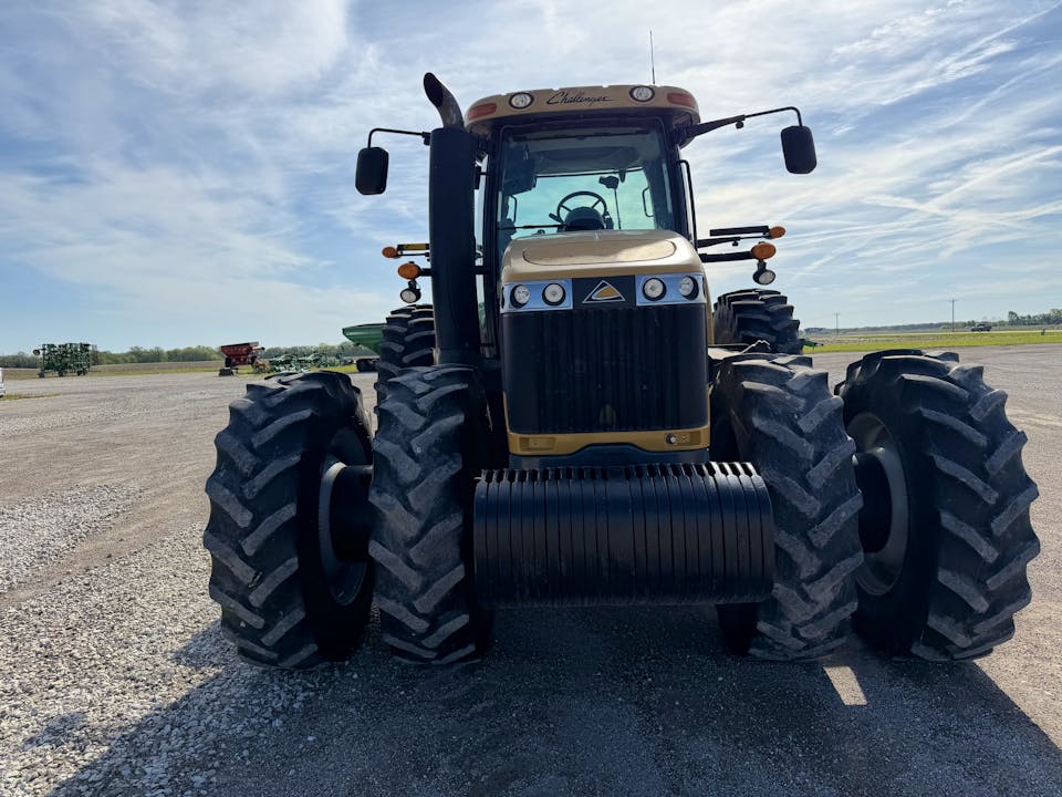 Challenger MT675D
