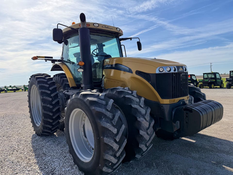 Challenger MT675D