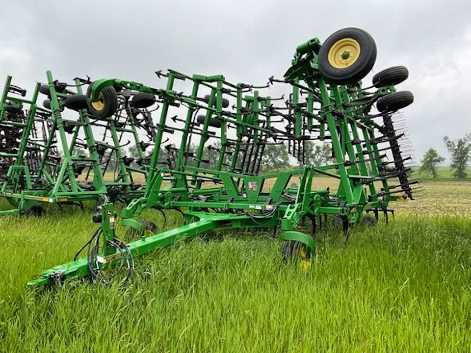 John Deere 2210