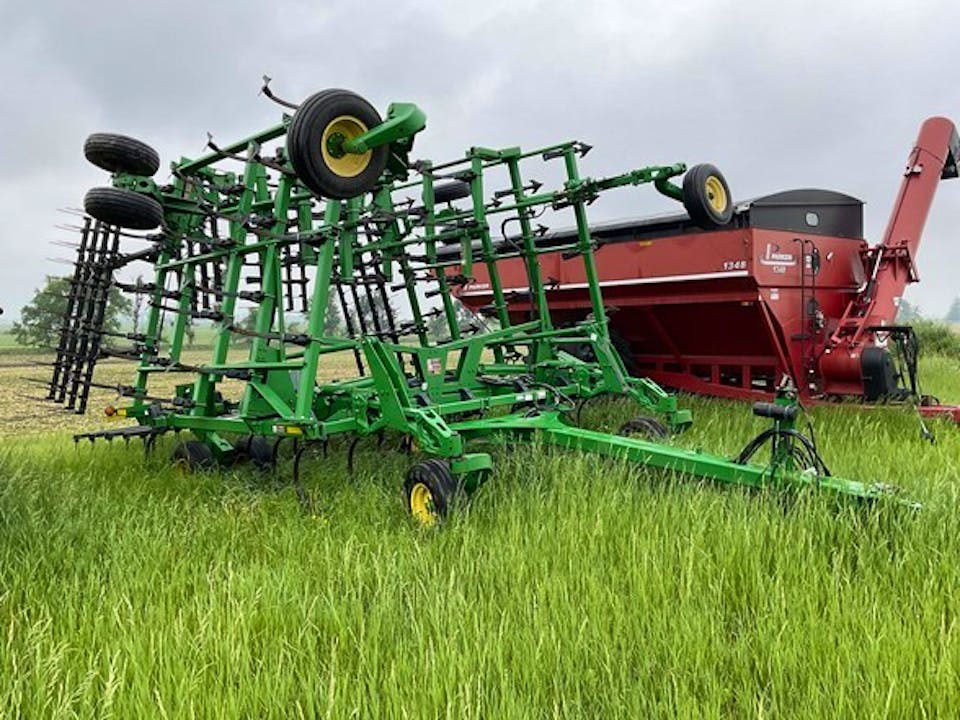John Deere 2210