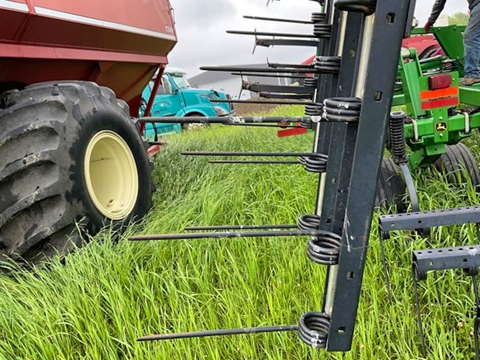 John Deere 2210