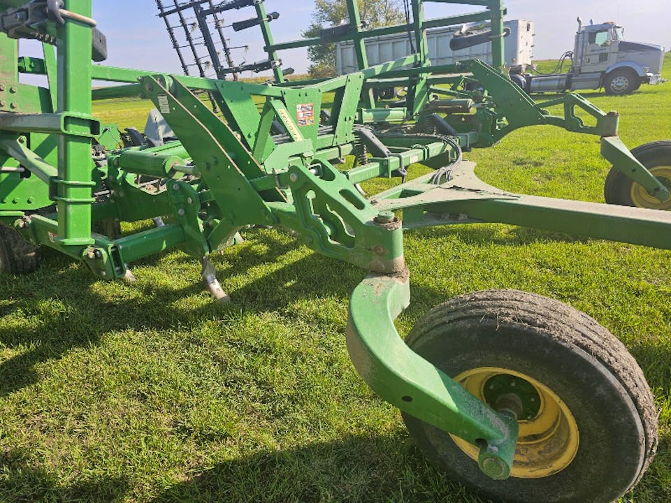John Deere 2410